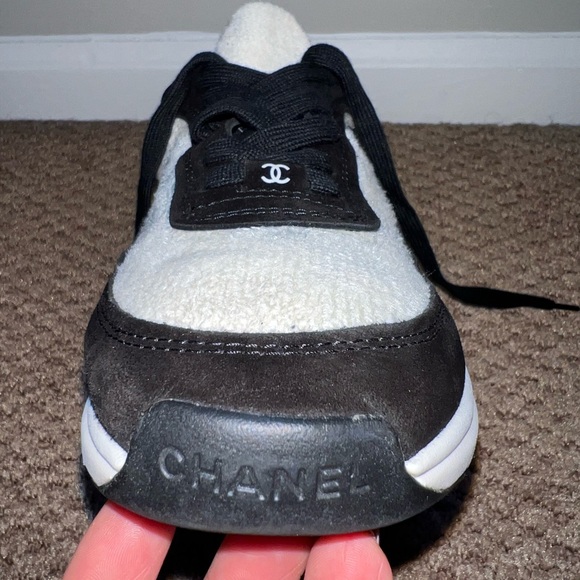 CHANEL SNEAKERS - Picture 7 of 7